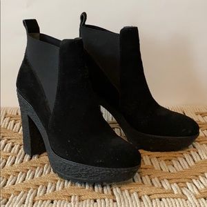Black Suede Heel Booties 🖤
